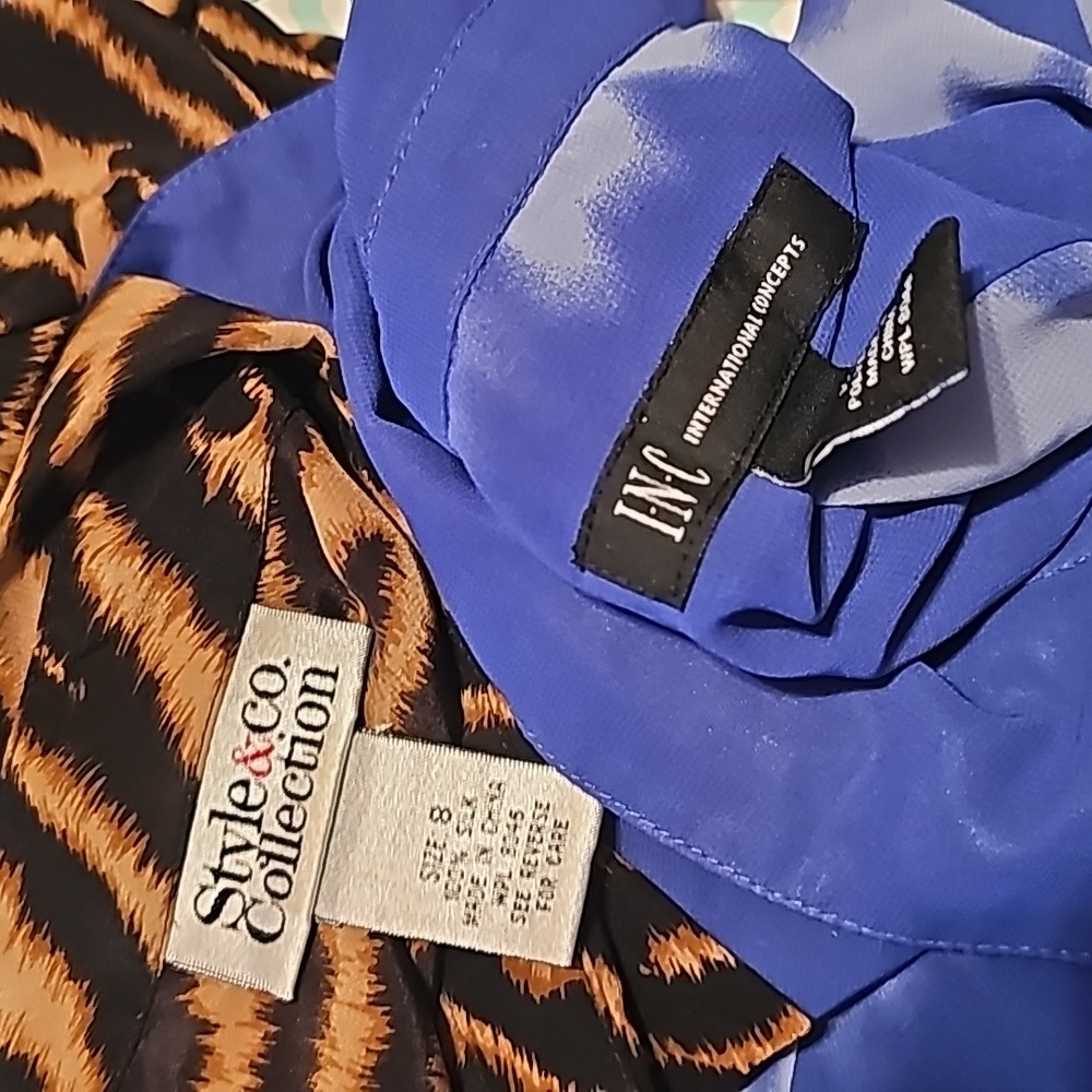 Size medium blouses bundle - Picture 7 of 7